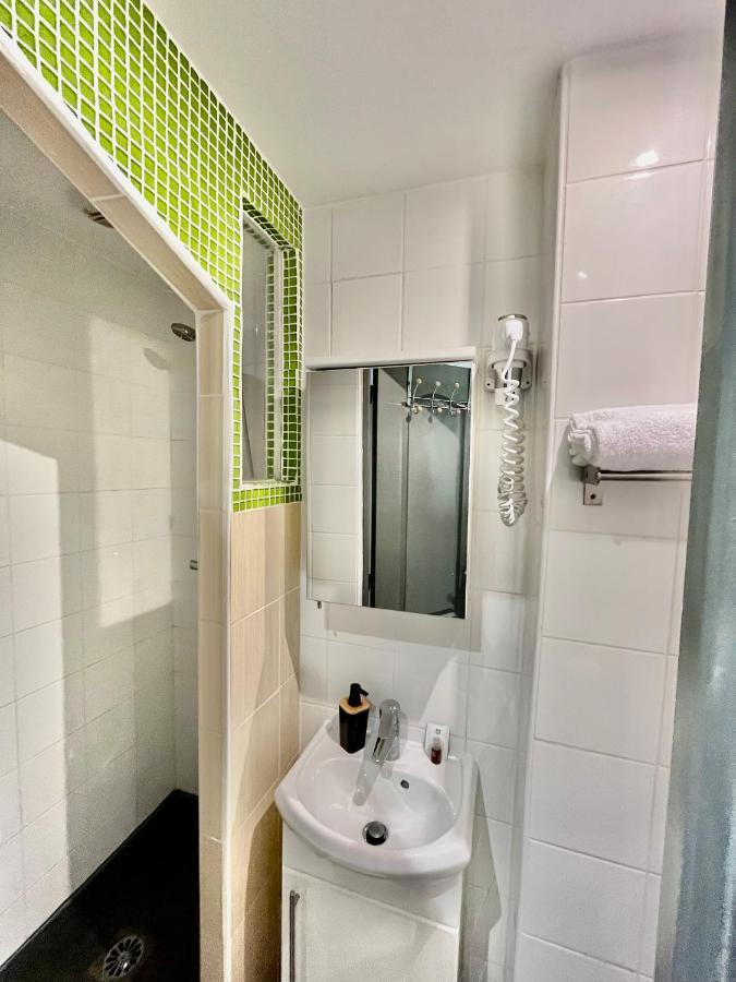 Hotel L'Oasis Montparnasse París Exterior foto